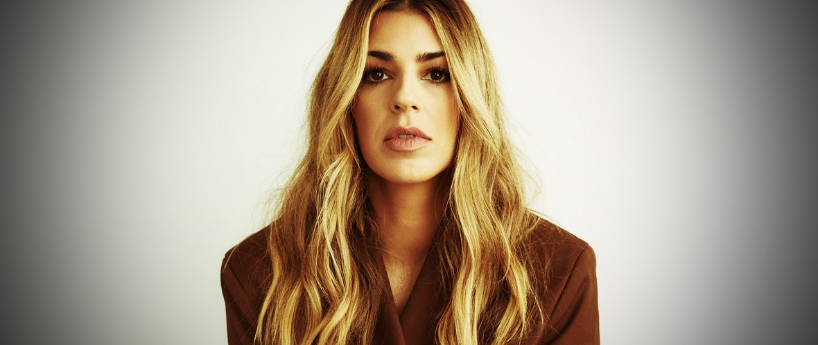 brooke-ligertwood-hillsong-worship-ccm-artist